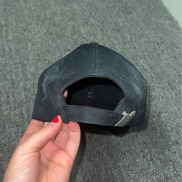 Under Armour Hat - Picture 5 of 5